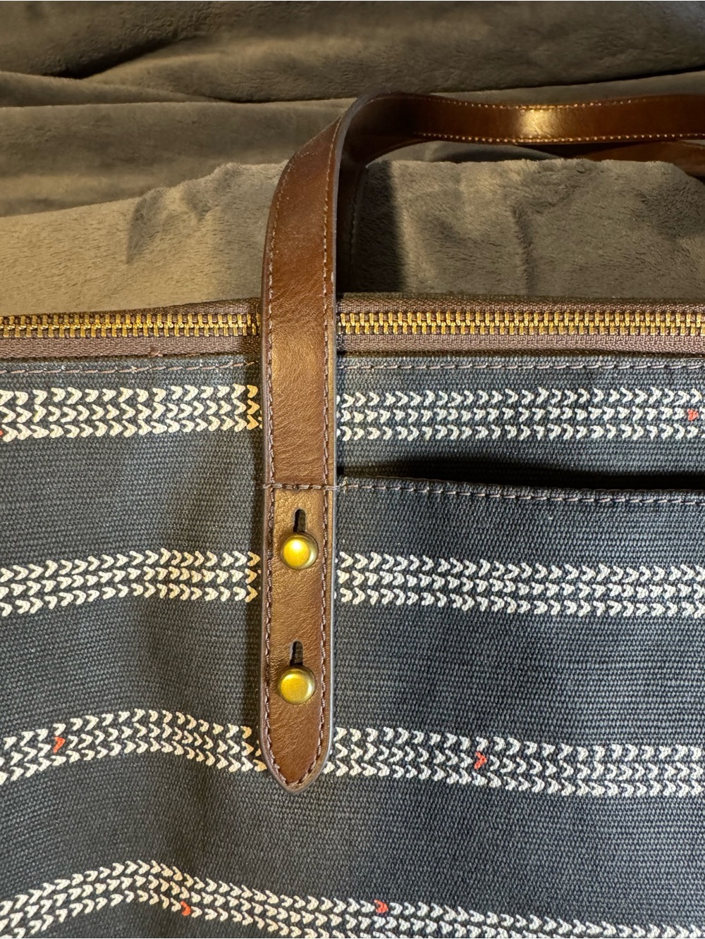 Fossil Jenna Tote Black White Heart Striped Large Zippered Tote Bag - Picture 3 of 13